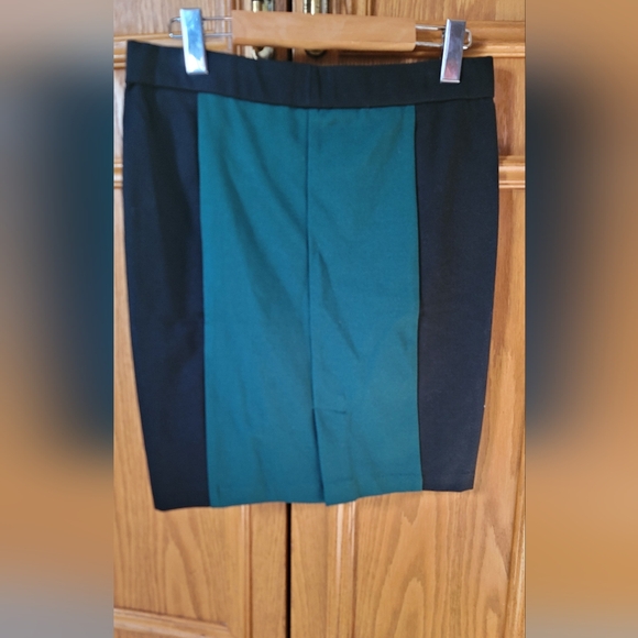 Smart Set, Green color block skirt. Above knee, size small - Picture 3 of 4